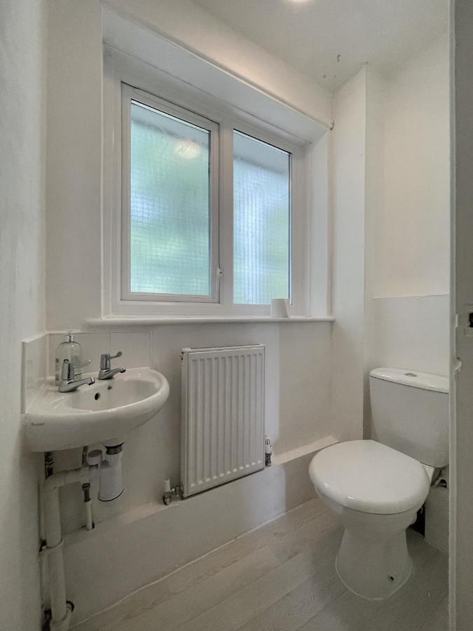 Bright, Warm & Cozy House In Harpurhey Appartement Manchester Buitenkant foto