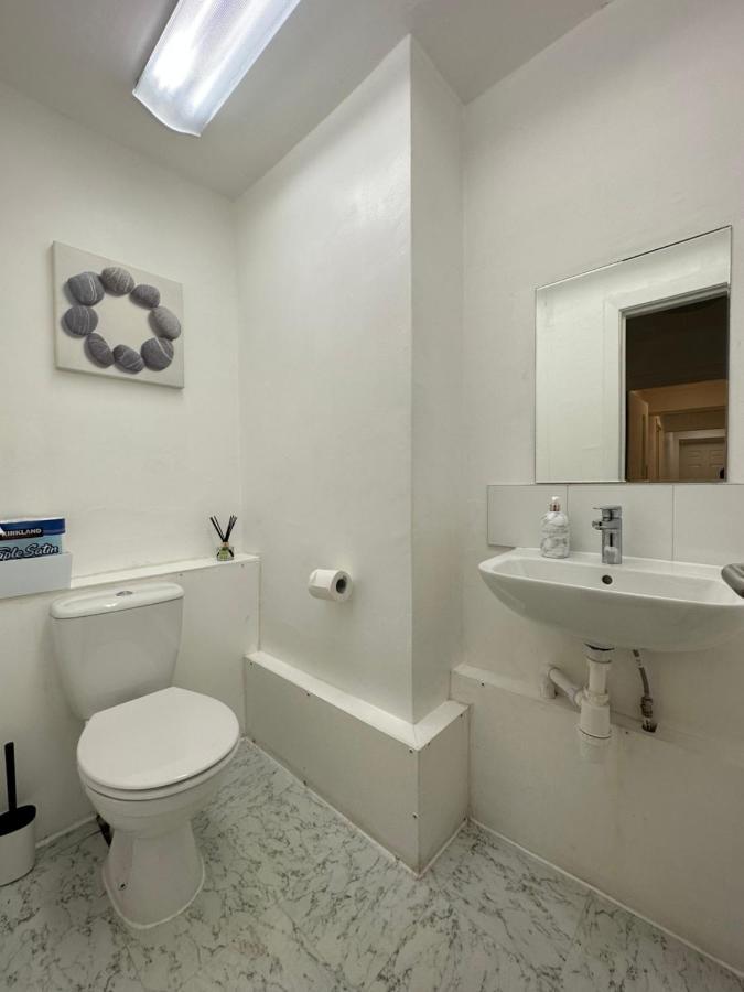 Bright, Warm & Cozy House In Harpurhey Appartement Manchester Buitenkant foto